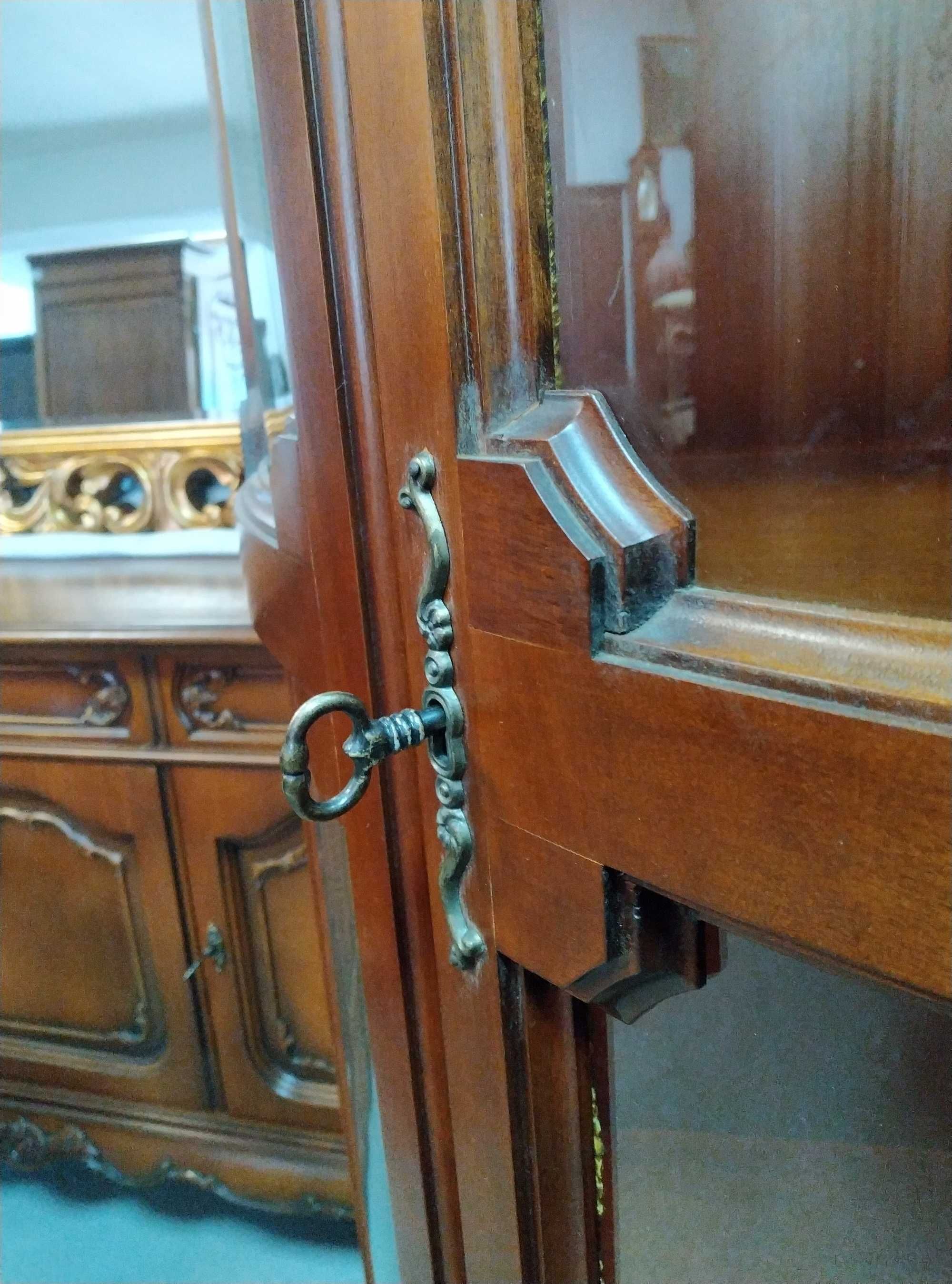 Włoska narożna witryna półokrągła