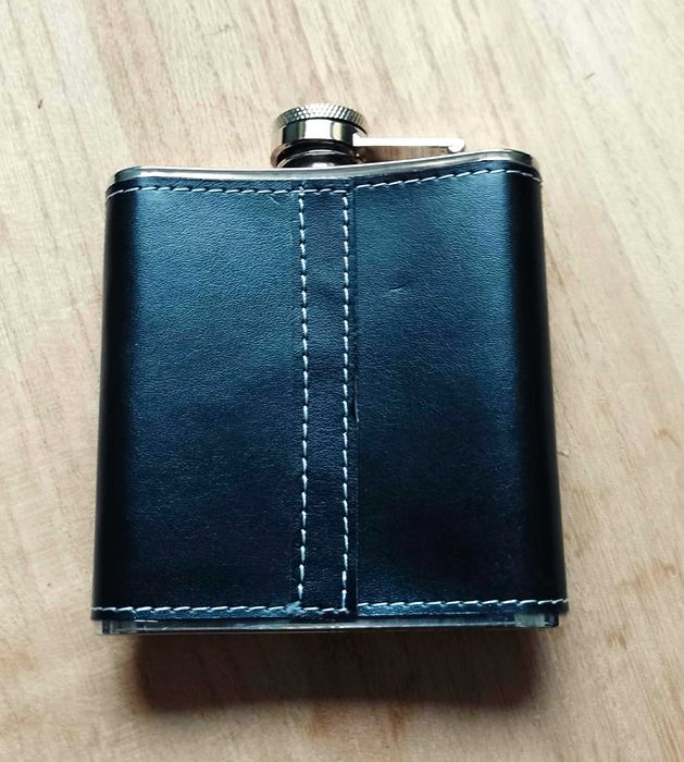 Nowa piersiówka skóra, stal nierdzewna, elegancka, idealna na prezent