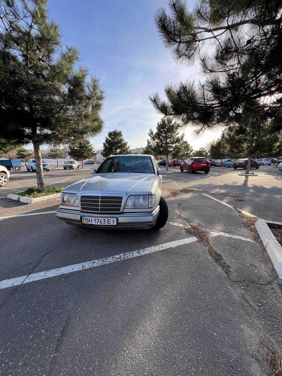 Mercedes w124 E220 1995г