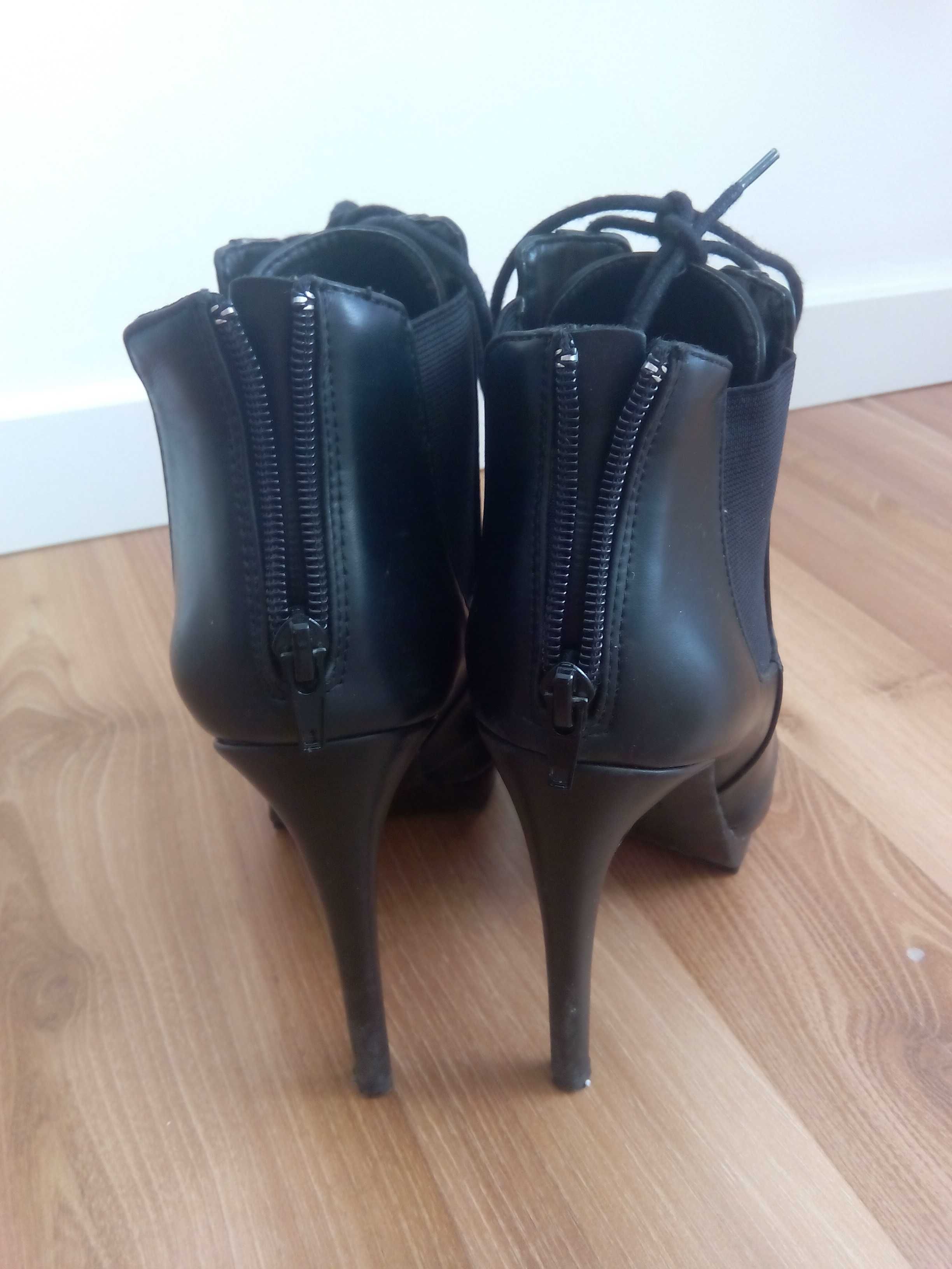 Botas salto alto com atacadores Zara