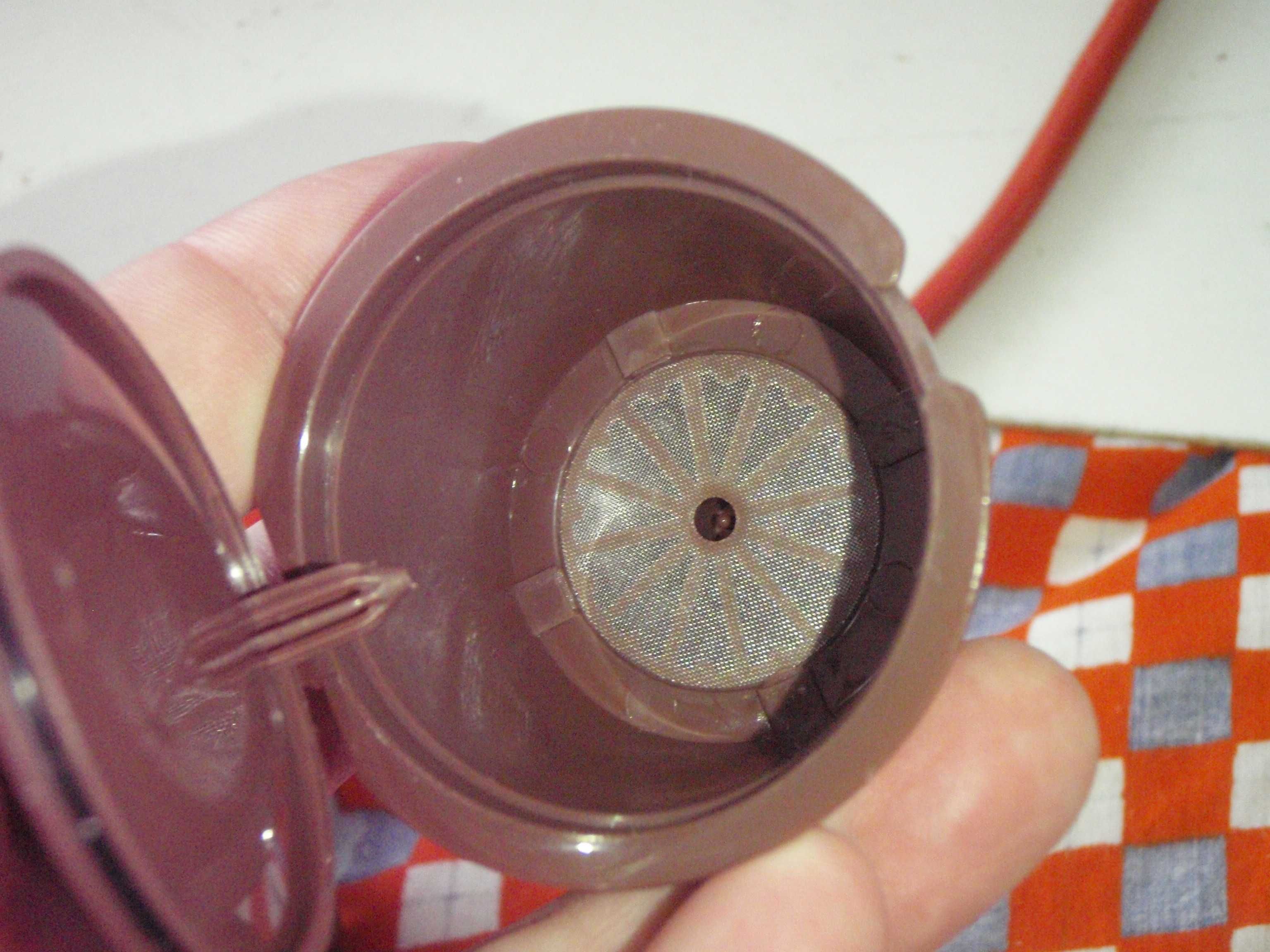 Ekspres na kapsułki Dolce Gusto + stojak, 10 kaps.+ 1 wielorazowa