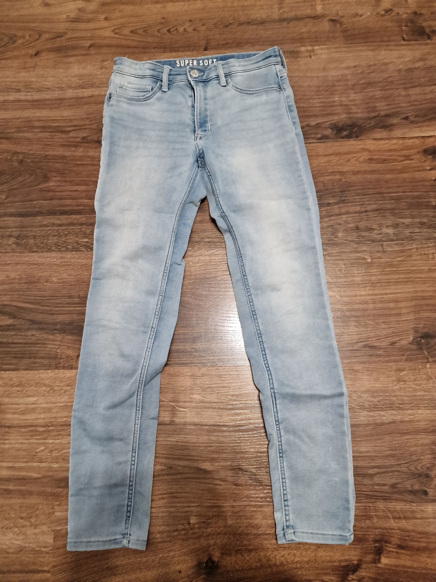 Spodnie  4 sztuki dziewczynka jeans 134 rozmiar