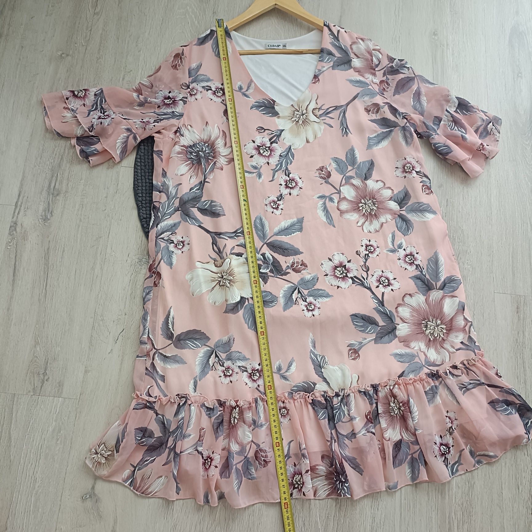 Pastelowa sukienka w kwiatowy wzór, z paskiem, rozmiar 44 / 2XL