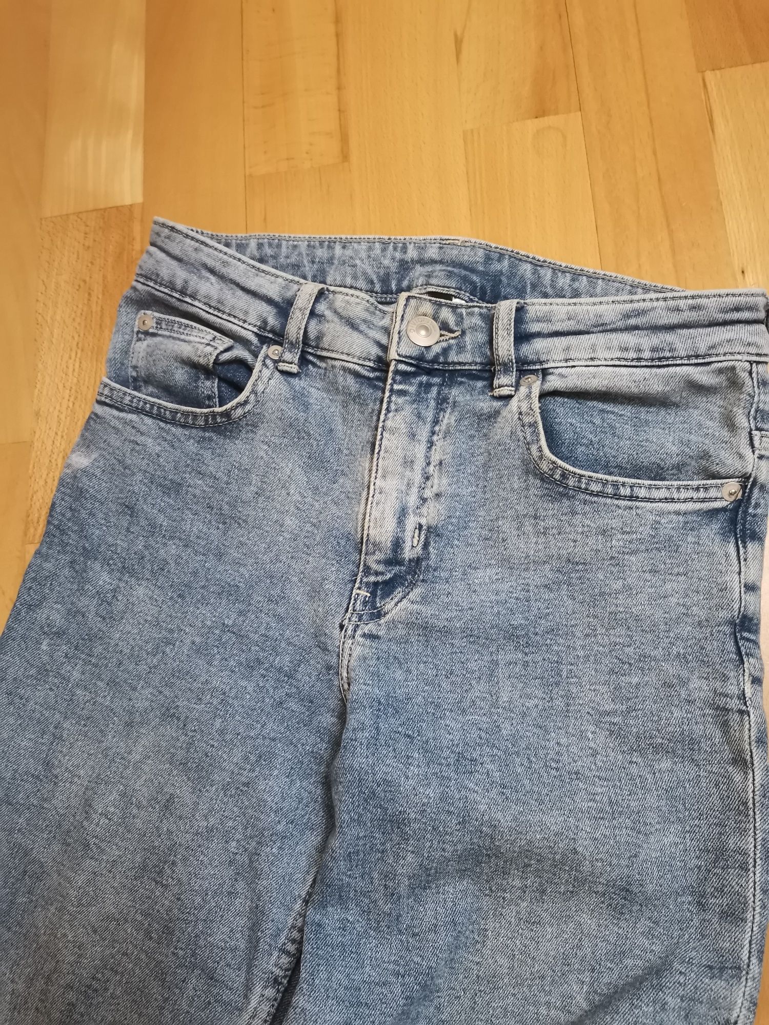 Jeansy 7/8  H&M  stan bardzo dobry, rozmiar S/M, proste, postrzepione