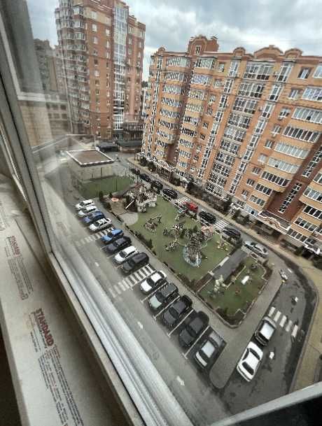 ЖК "Карат" 3-х кімнатна квартира з частковим ремонтом, в ціні кладовка