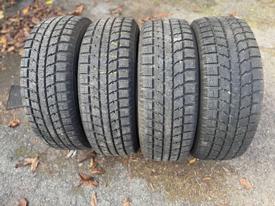 Продам резину TOYO 225.60.17 8-9mm