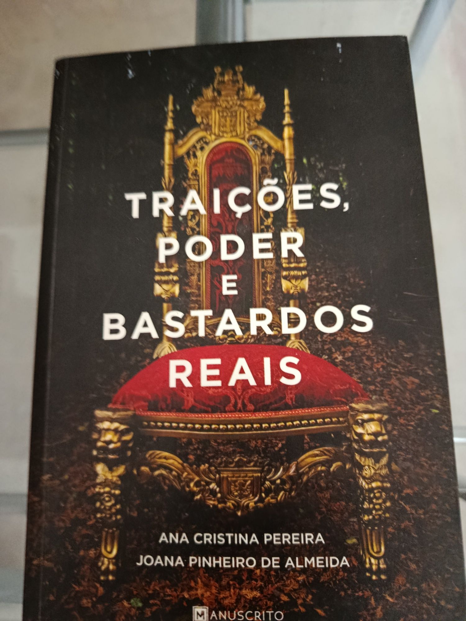 Livro "Traições, poder e bastardos reais"