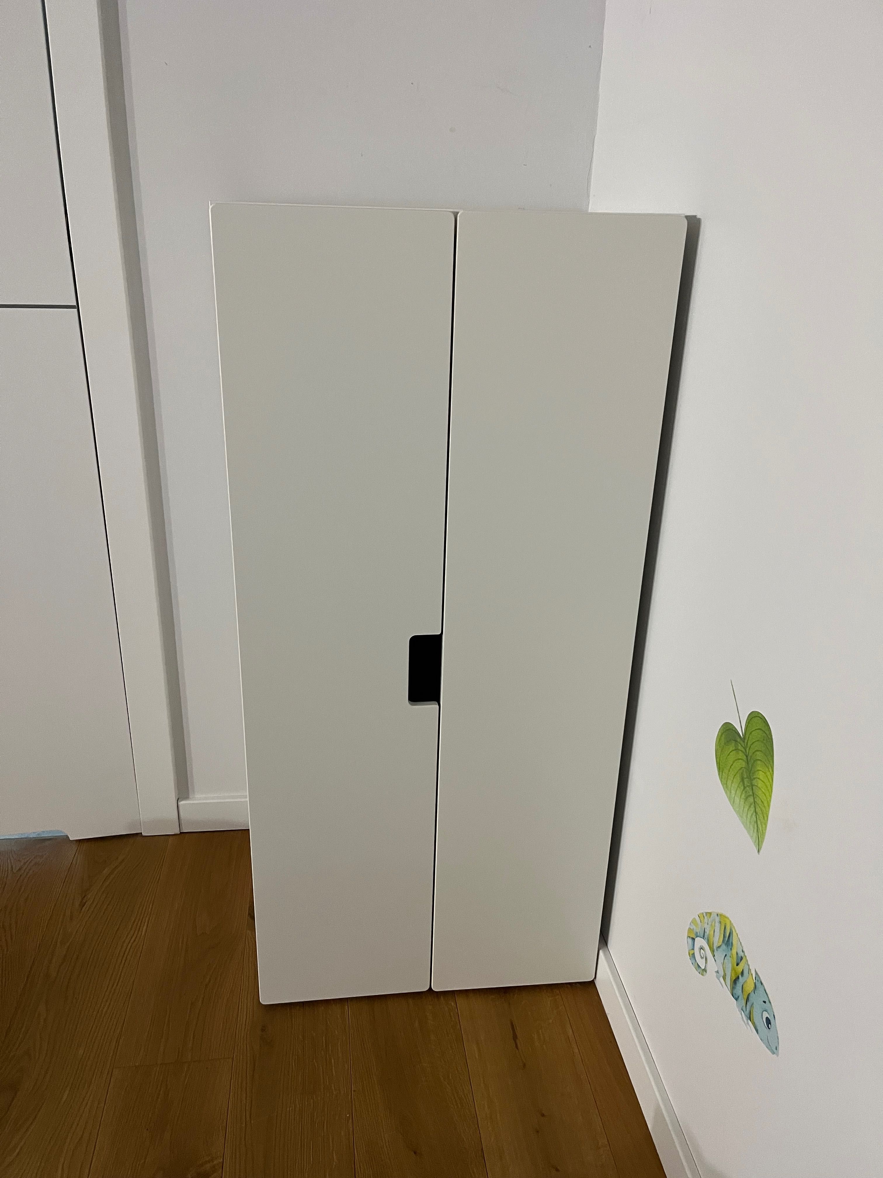Biała szafa Ikea dla dzieci