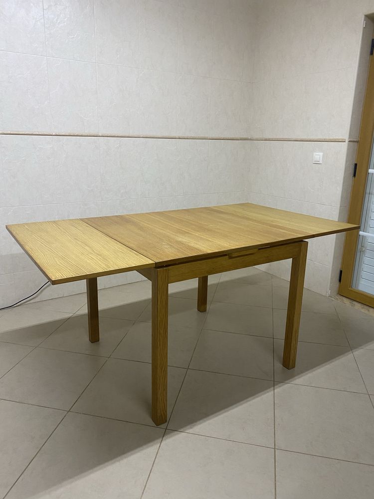 Mesa extensível castanha IKEA