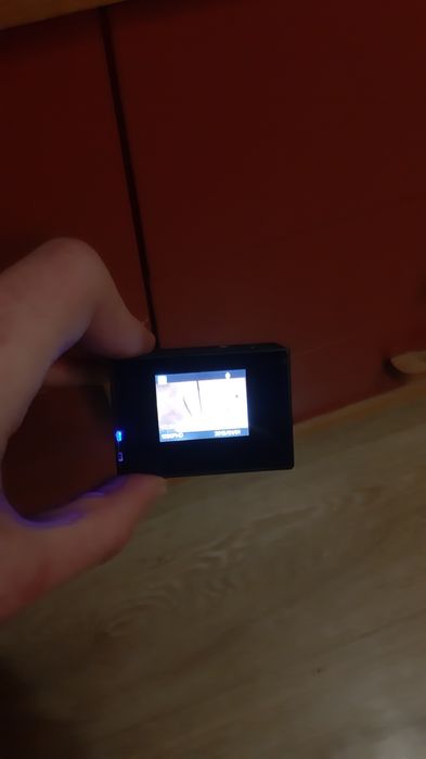 Продам стареньку, але працюючу екшен-камеру.