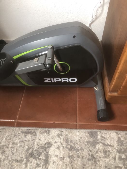 Bicicleta eliptica nova.