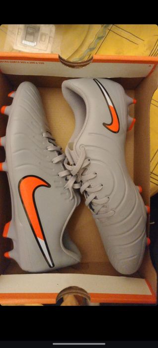 Vendo chuteiras Nike tempo novas!!!
