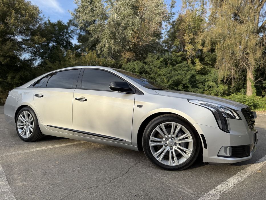 Cadillac XTS  V6  AWD  Luxury