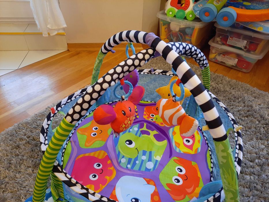 Mata edukacyjna dla niemowląt fisher price