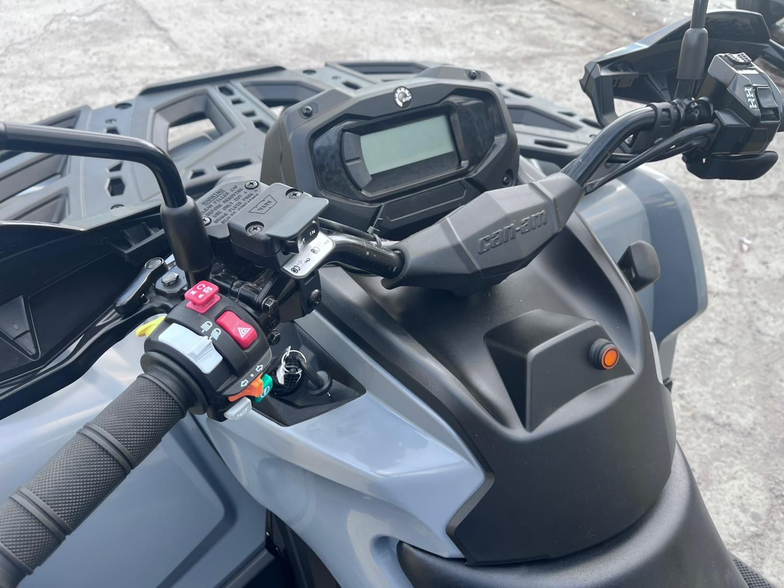 Can am Outlander max DPS 1000R, 2200km/70godz.