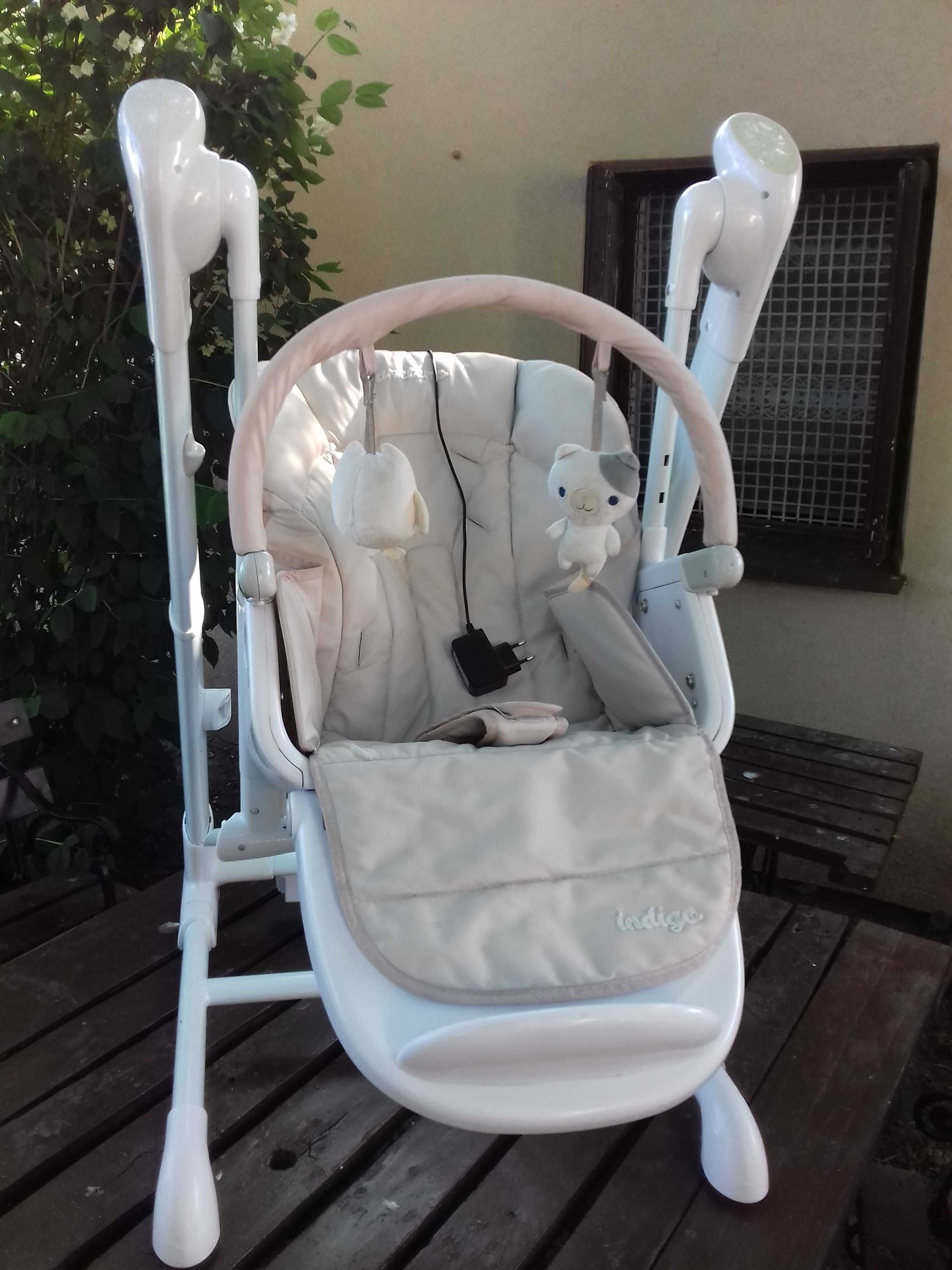 Krzesło do karmienia i huśtawka 2w1 Caretero Indigo