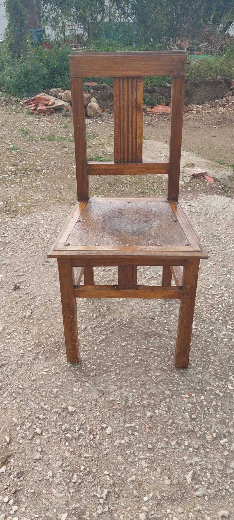 Cadeira Antiga de Madeira