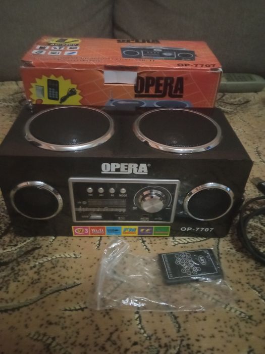 Продам радіо приймач.