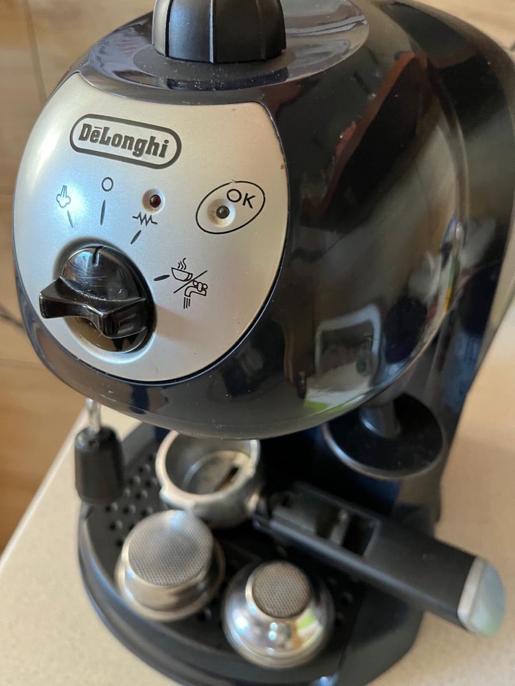 Ekspres kolbowy ciśnieniowy do kawy - DeLonghi EC 190 CD