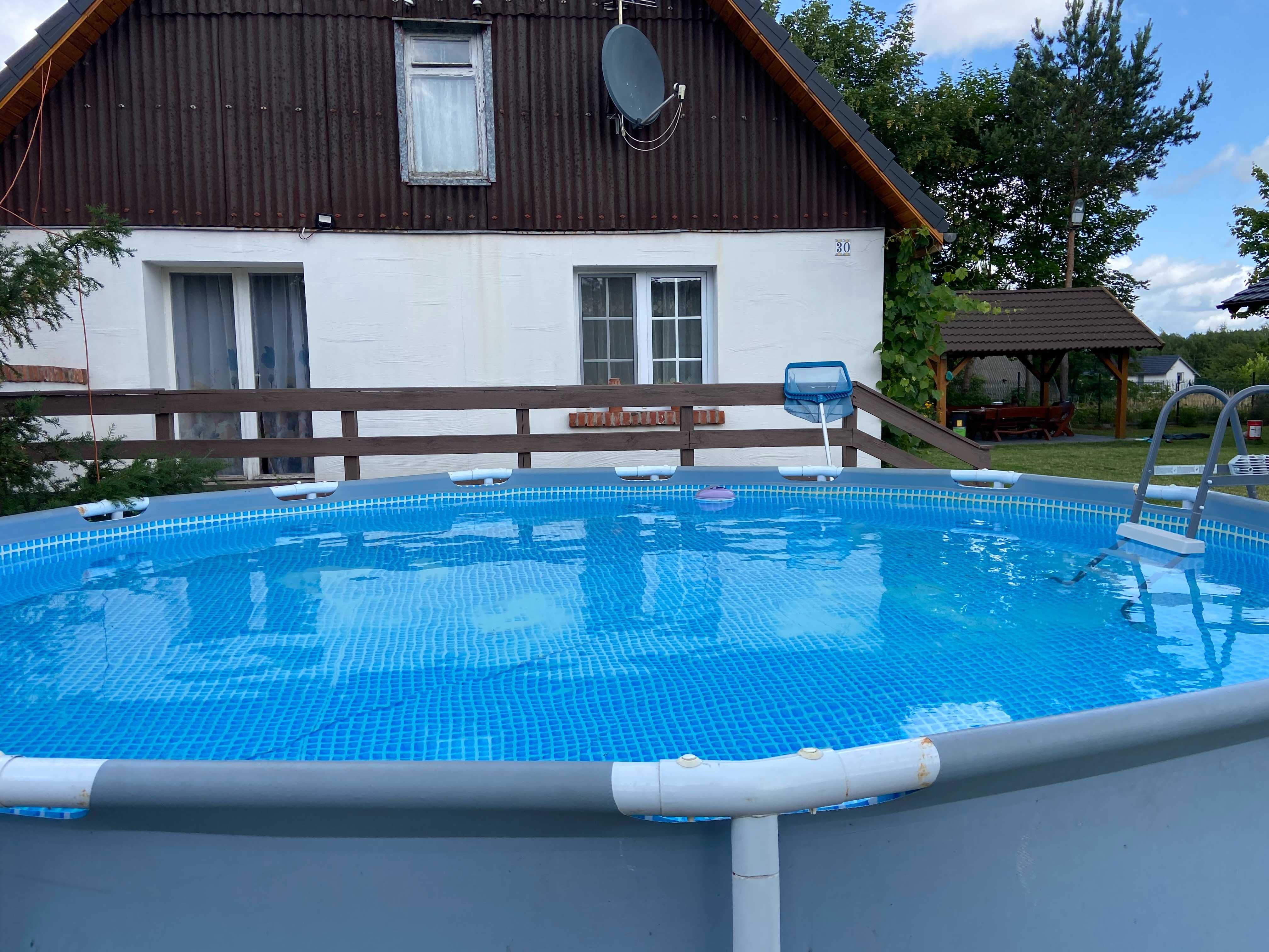 Domek nad jeziorem Bory Tucholskie jacuzzi jezioro las basen weekend