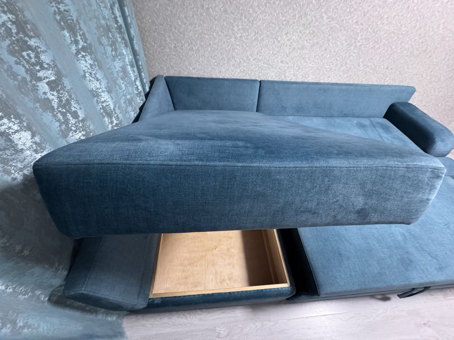 Диван кутовий ( смарагдового кольору)