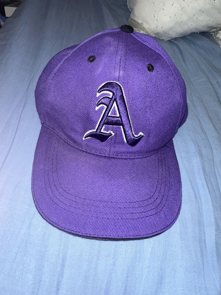 Boné roxo estiloso