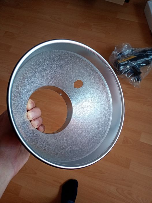 Dwie lampy studyjne Quadralite Move X 400