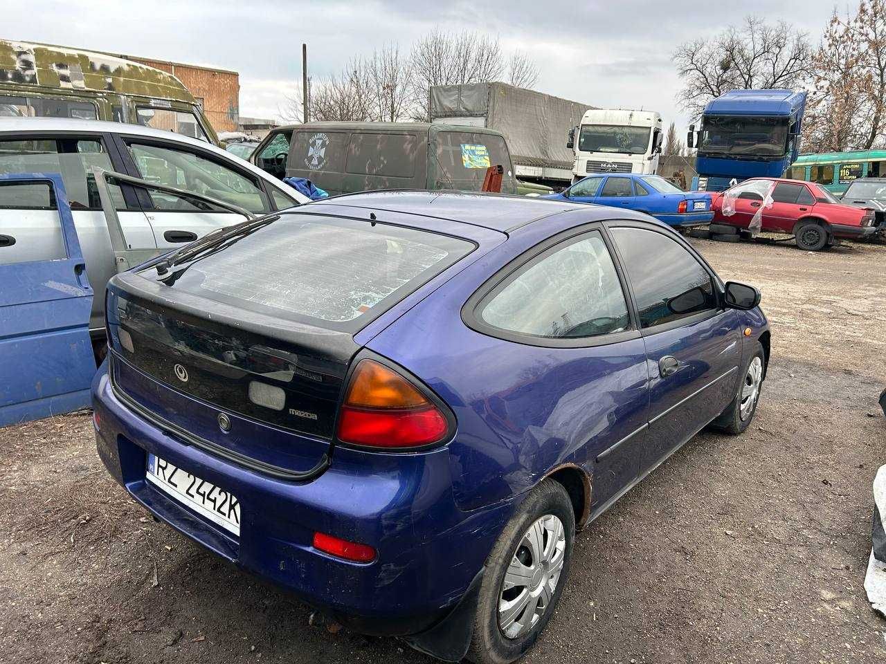 Мазда 323 1994г / Mazda 323 1.5 бензин на запчасти