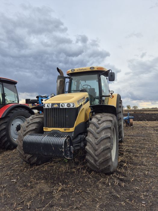 Продам трактор Challenger mt685d