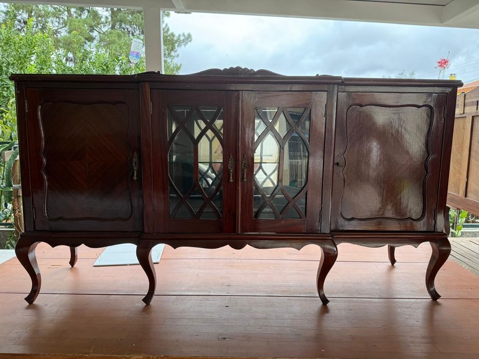 Móvel cristaleira antiga