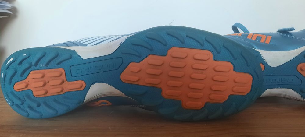 Buty sportowe do gry w piłkę firmy Carbrini