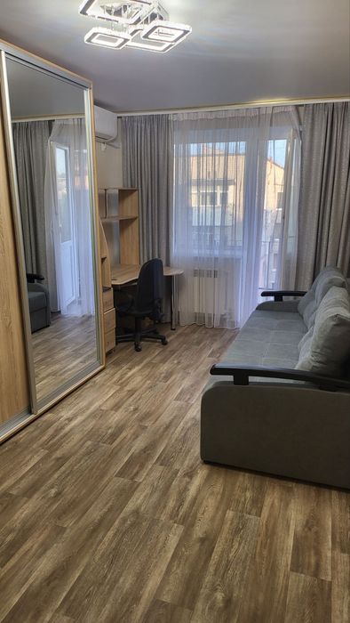 Квартира посуточно в центре Изюма.Свободн 9-14; с17