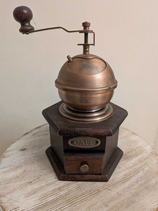 Młynki do kawy lub pieprzu. Vintage