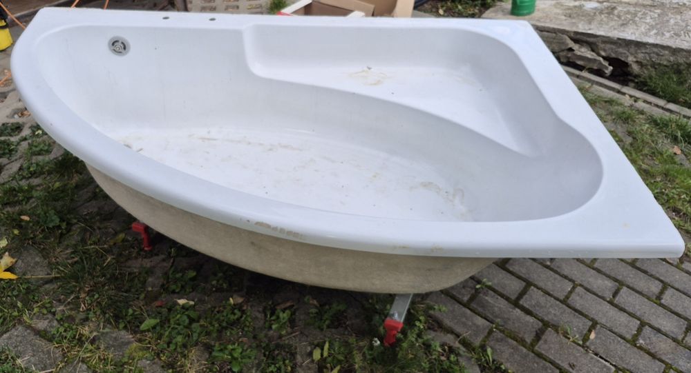 Wanna narożna duża, akrylowa, do zabudowy