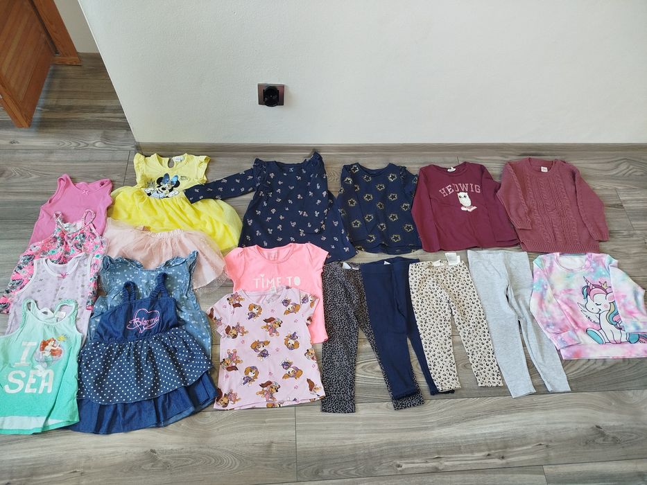 Zestaw ciuszków dla dziewczynki rozmiar 92-98 w bdb stanie