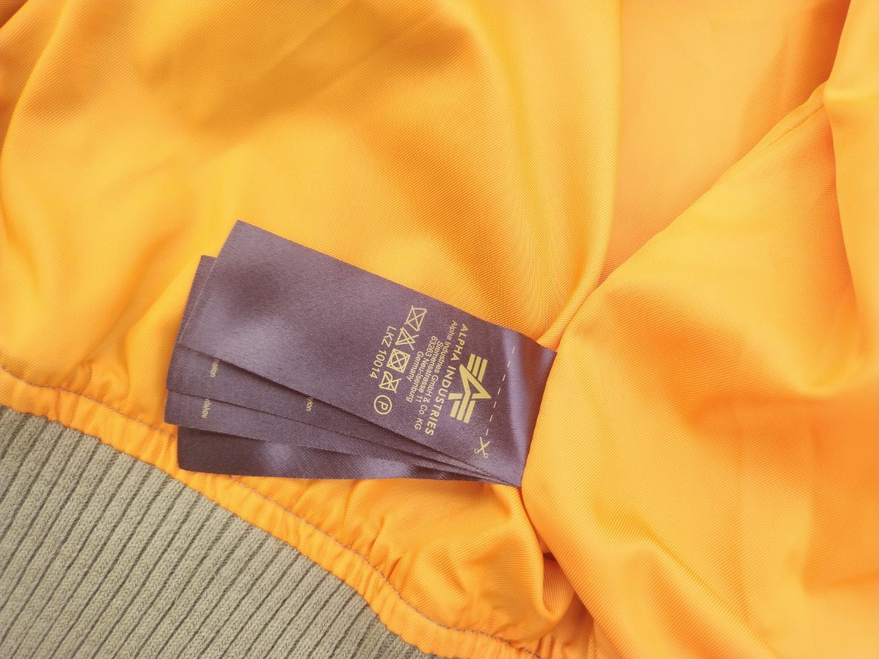 Бомбер Alpha industries