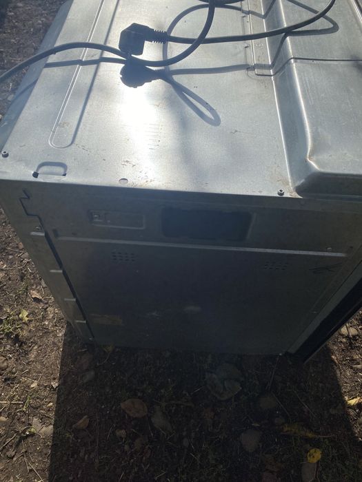 Продам вбудовану електричну духовку