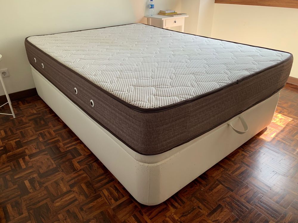 Sommier 1,90x1,40m com arrumação