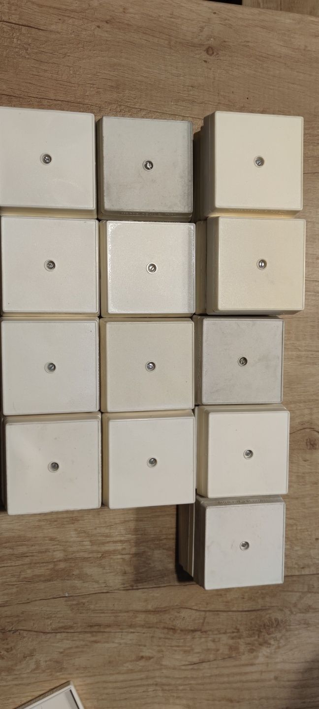 Puszka łaczeniowa 80x80 IP 20 natynkowe n/t