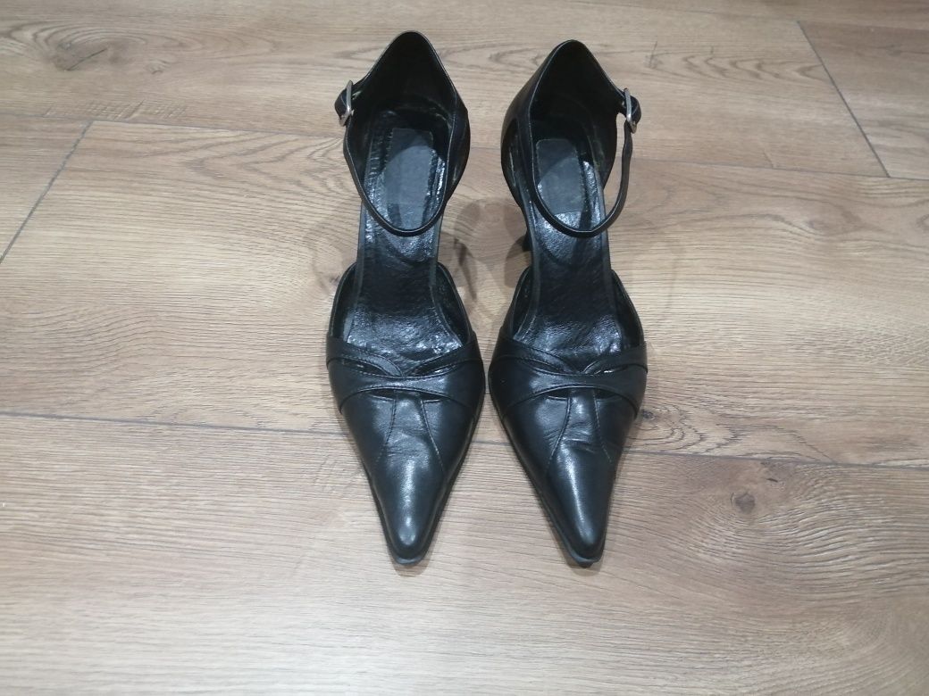 Buty na obcasie.