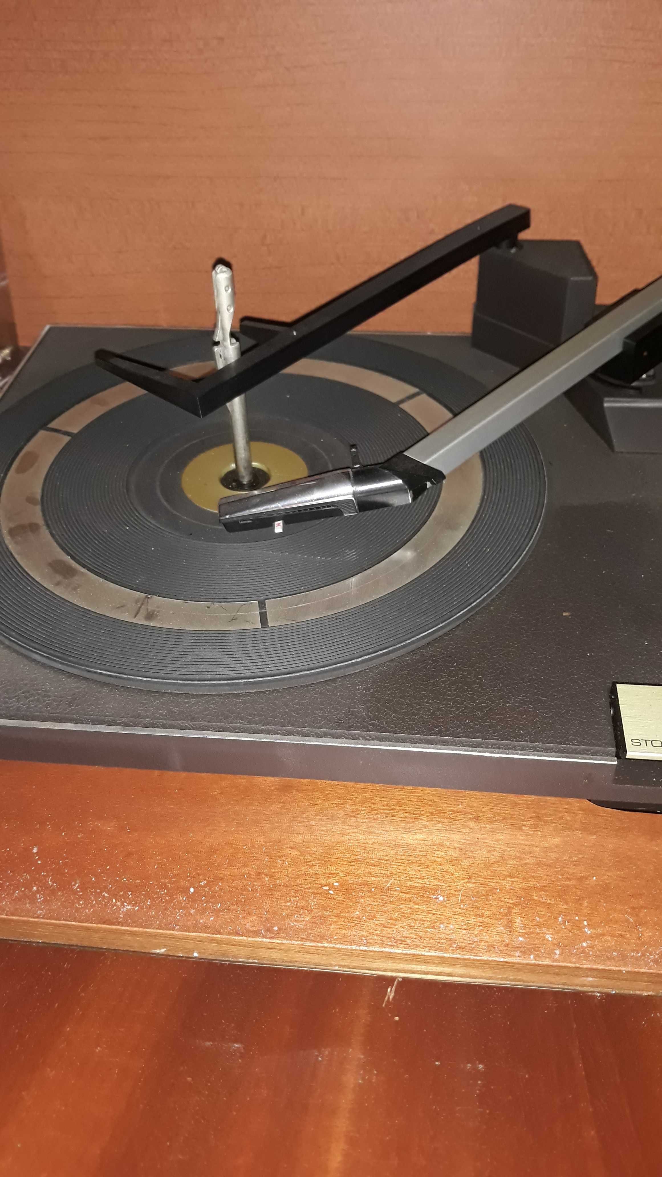 Radiola z gramofonem philips i radiem senator retro/ vintage