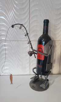 Metalowy Stojak na wino wędkarz 38 cm + wino