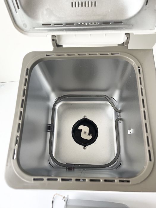 Хлібопічка з функцією замісу тіста LG