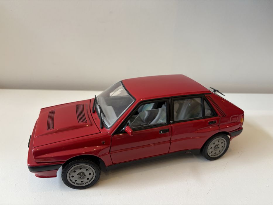 Model Lancia Delta HF Integrale 1:18 SunStar (norev kyosho autoart)