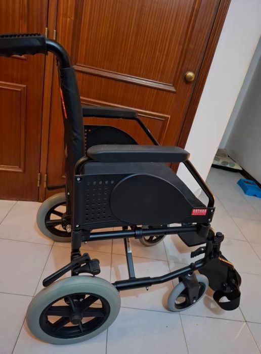 Cadeira de rodas usada para adulto