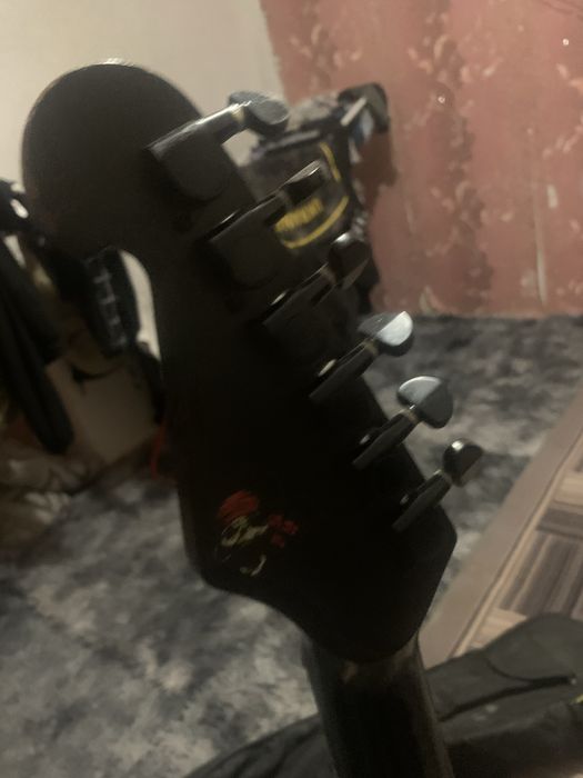 Продам електро гітару