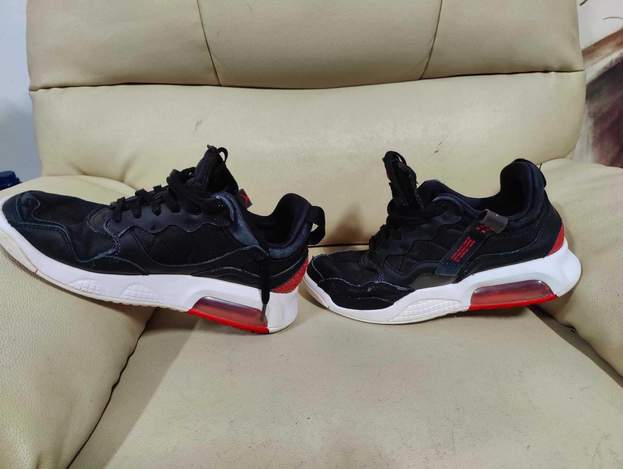 Tenis Nike Air Jordan MA2 tam. 42