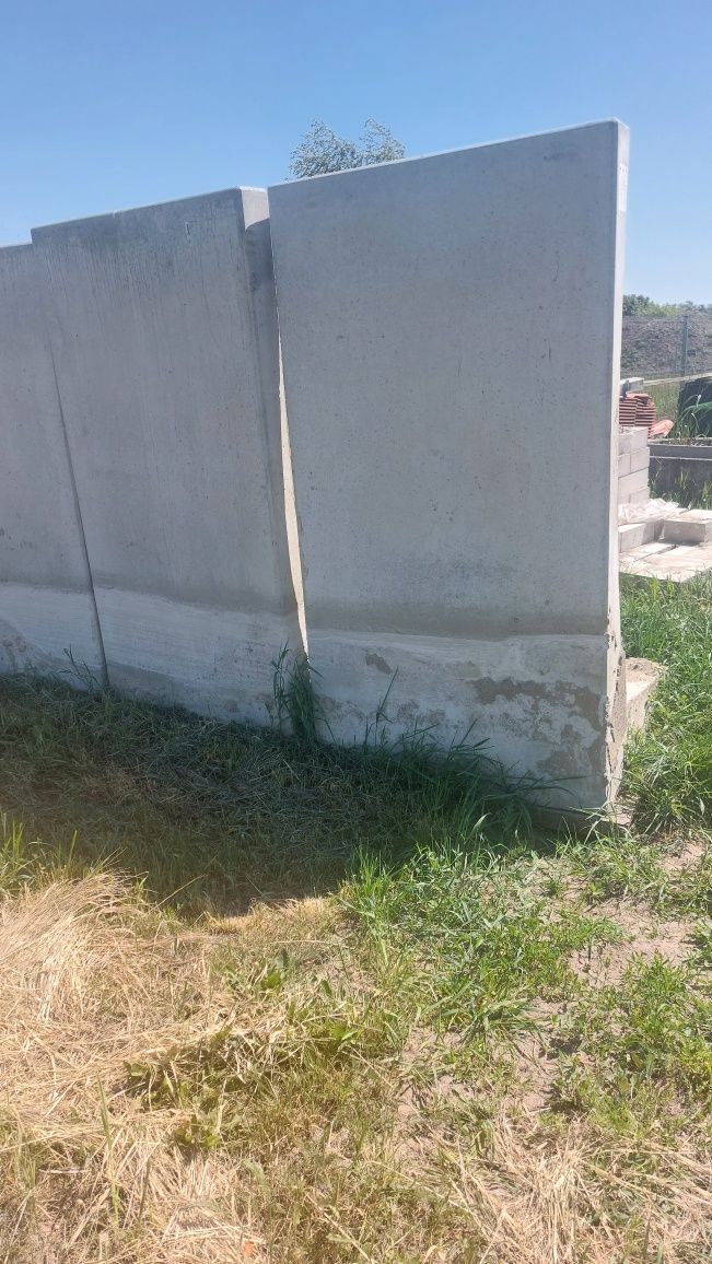Elka oporowa betonowa, fundament