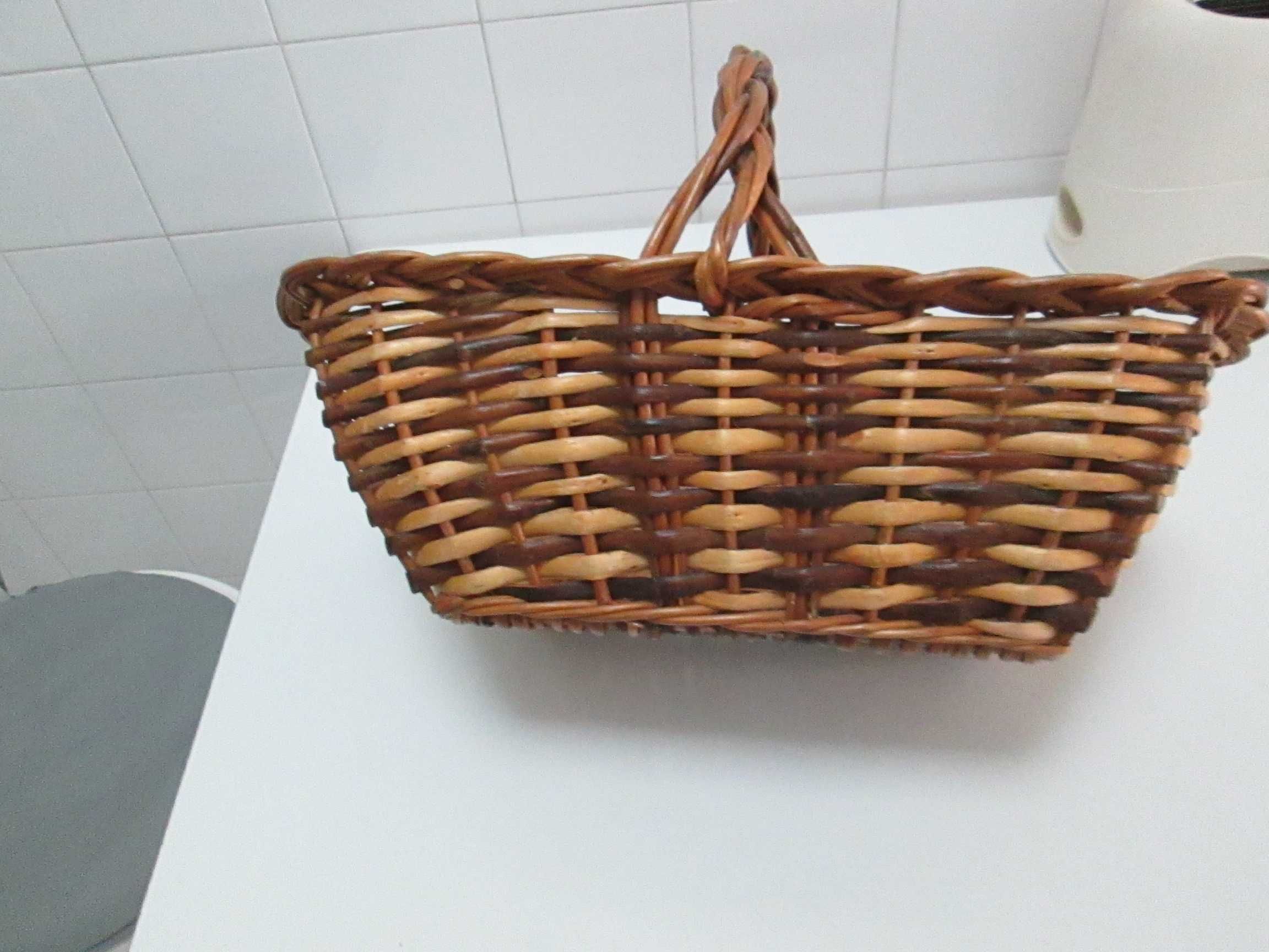Cesta em vime como nova