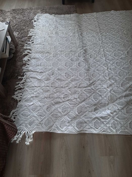 Colcha em renda feita à mão